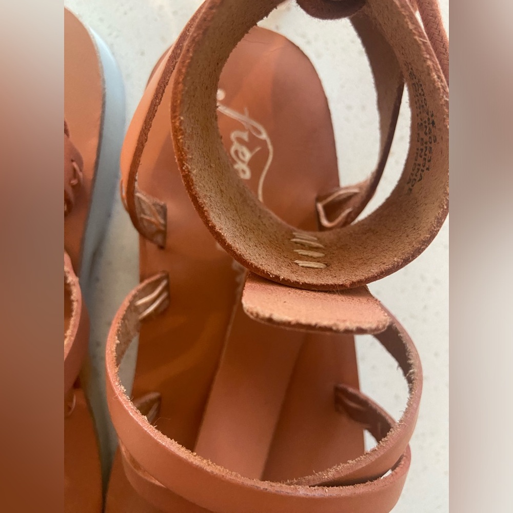 7 37.5 π FREE PEOPLE Vacation Day Sandals Brown Boho Strap Gladiator Style - Picture 10 of 15